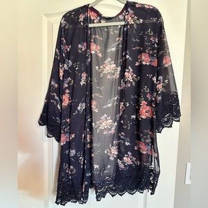 Blue kimono with floral and lace detail. Size XL.
